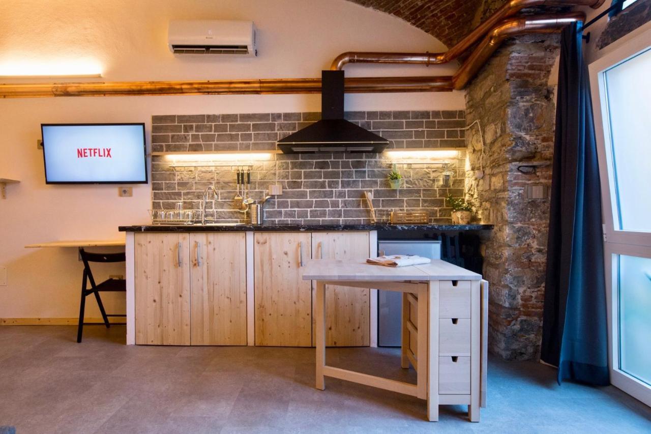 Apartment Rock & Wood - &
